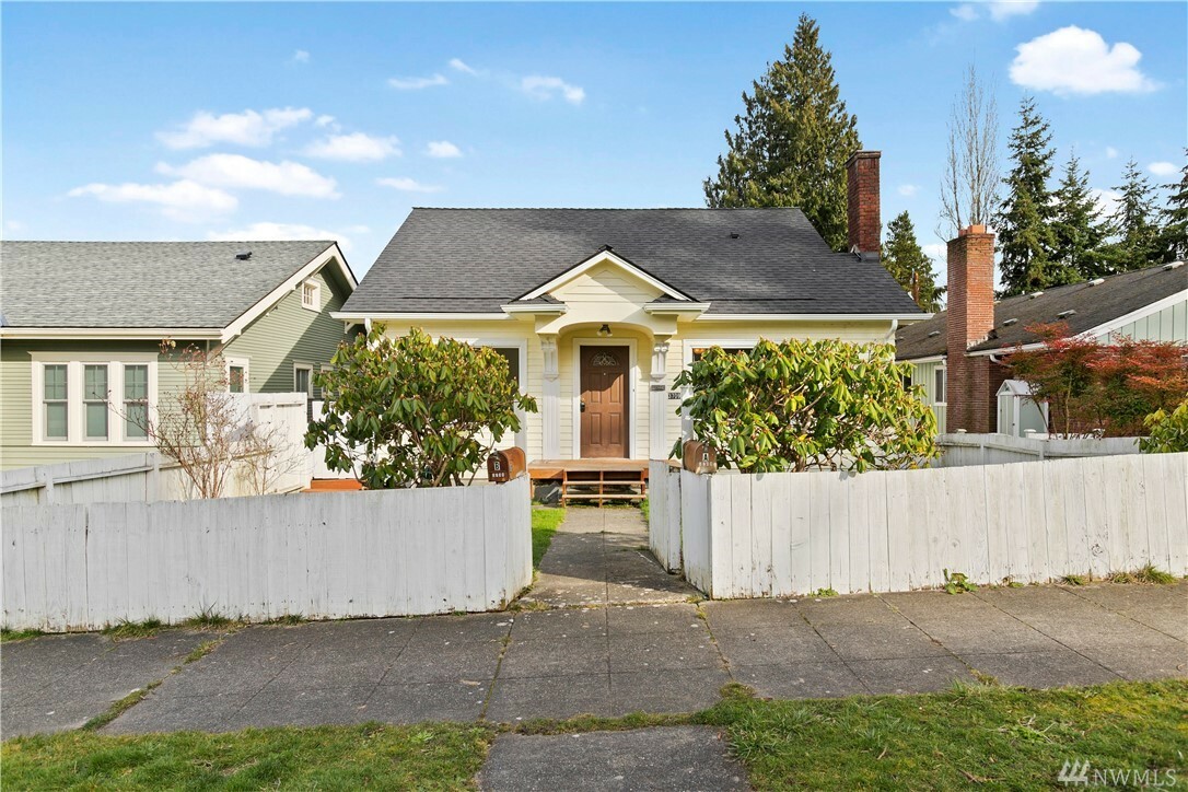 Property Photo:  3709 Rockefeller Ave  WA 98201 