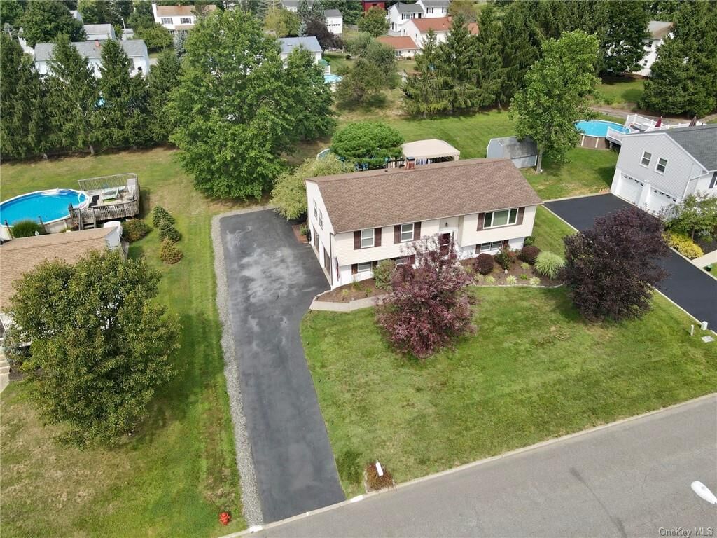 Property Photo:  22 Hampshire Drive  NY 10992 