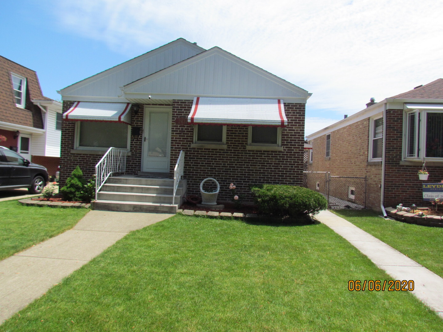 Property Photo: 2431 West Street IL 60171