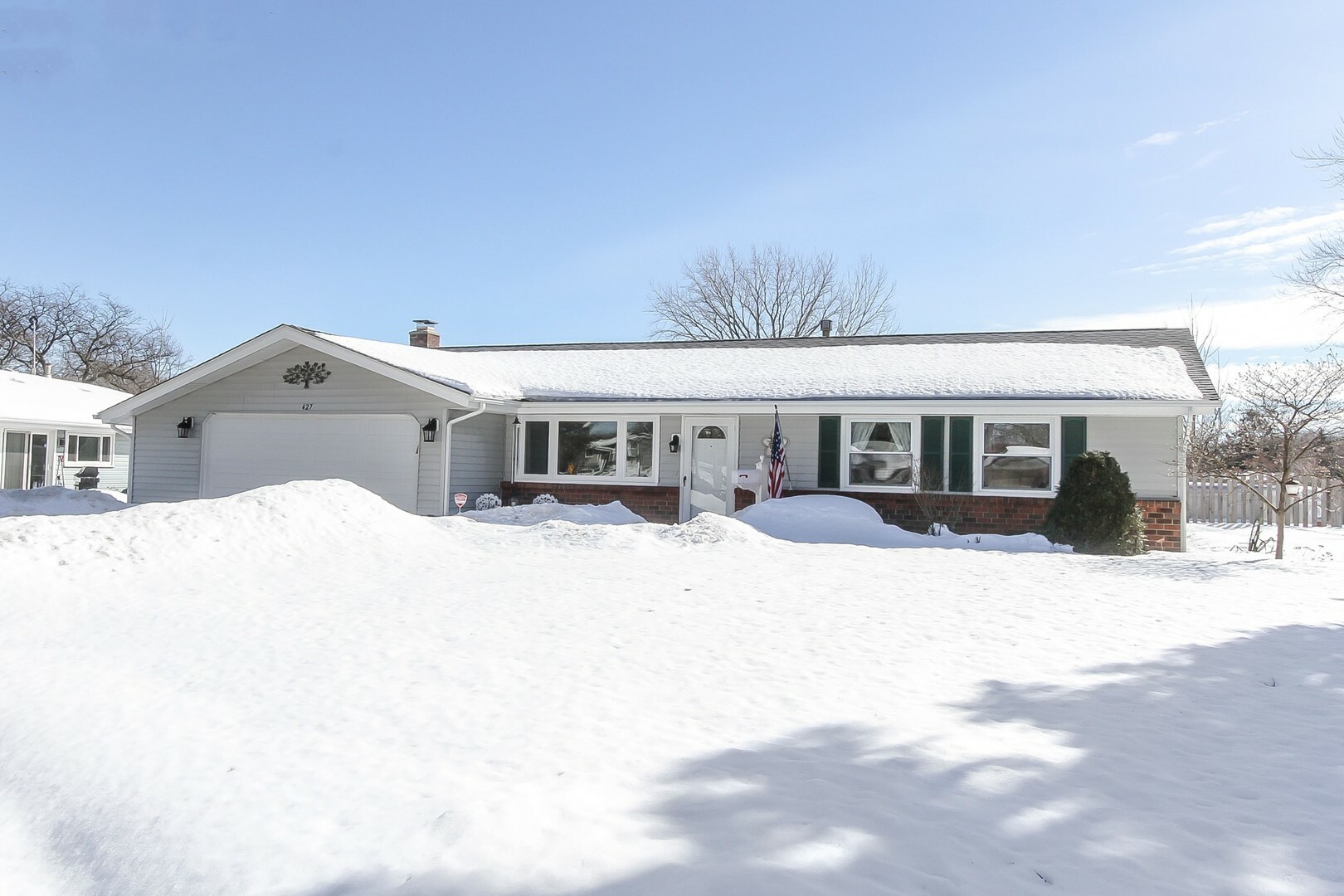 Property Photo: 427 Kent Court IL 60193