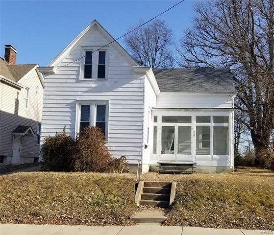 Property Photo: 715 West Lincoln Street 62220