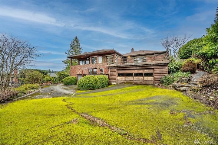 Property Photo:  529 9th Ave N  WA 98020 