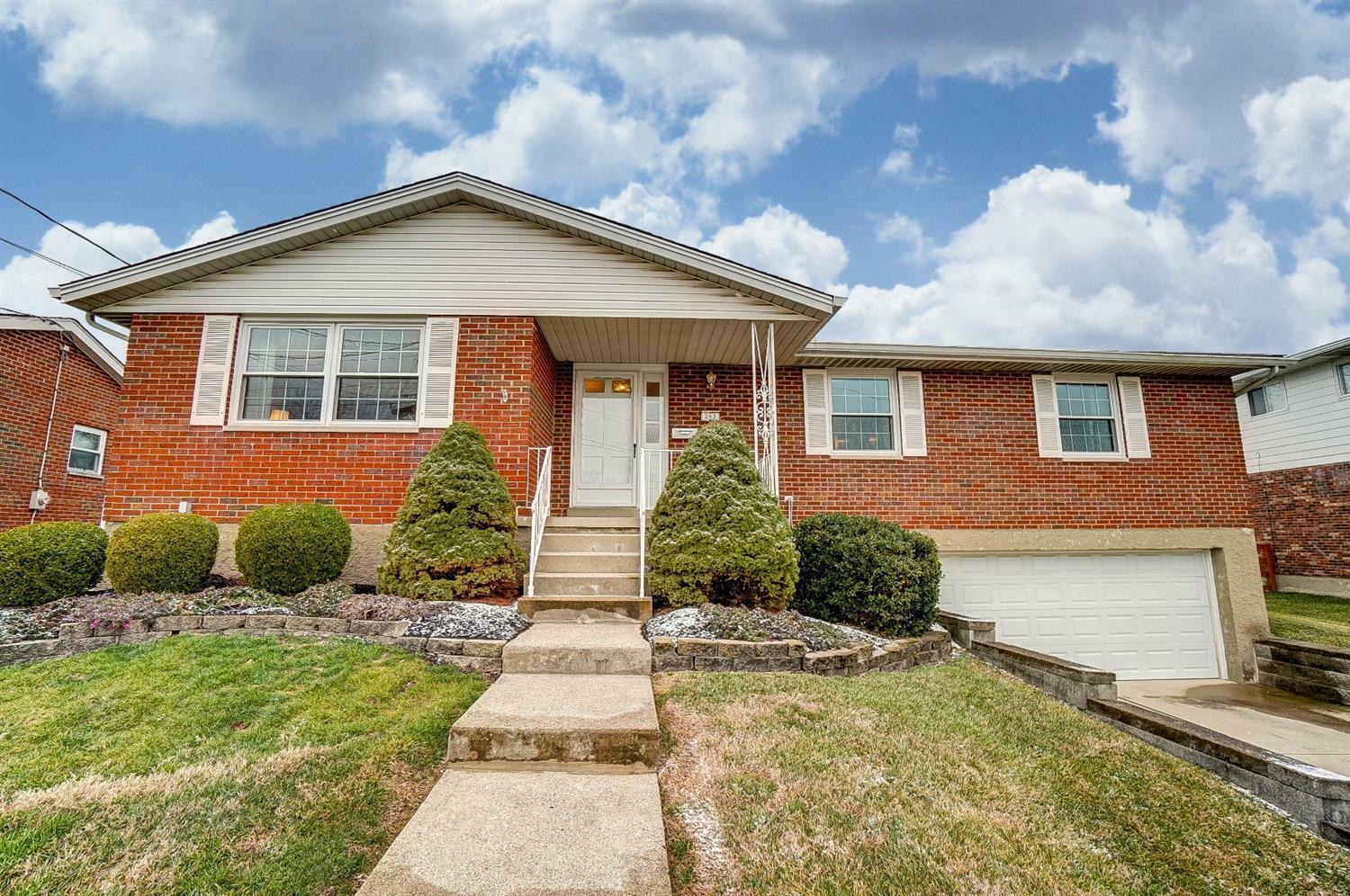 Property Photo: 263 Deephaven Dr OH 45238