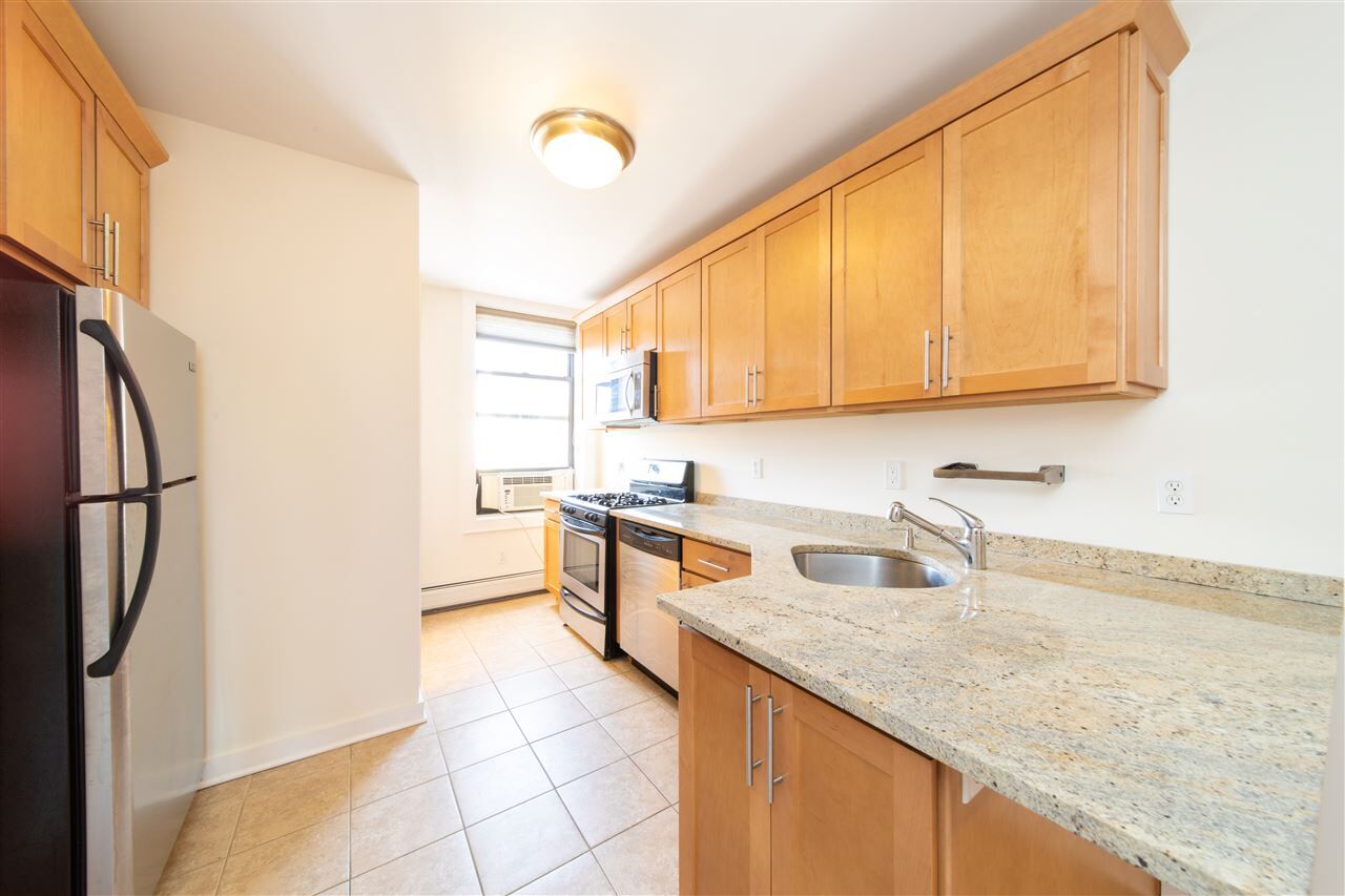 Property Photo:  422 Bloomfield St 3R  NJ 07030 