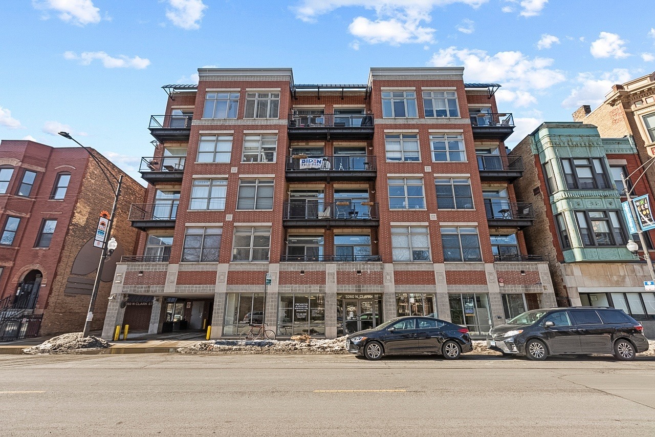 Property Photo: 3260 N Clark Street 203 IL 60657