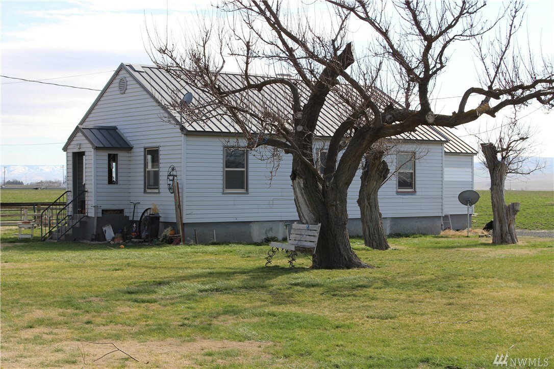 Property Photo:  489 Riggs Rd  WA 99360 