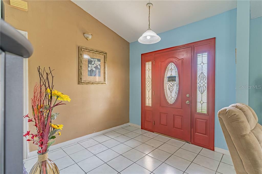 Property Photo:  702 Del Rio Way  FL 34758 