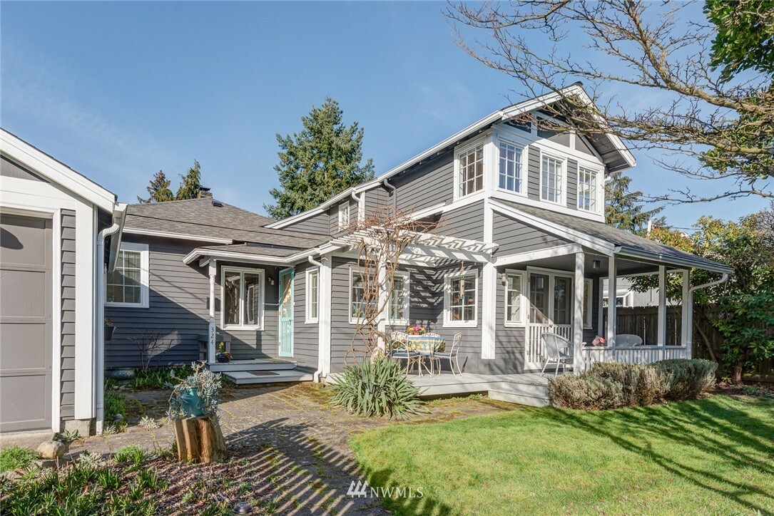 Property Photo:  324 NE 53rd Street  WA 98105 