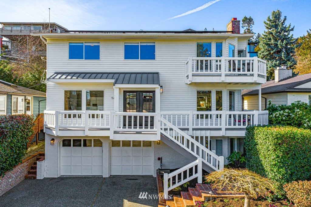 Property Photo:  5625 40th Avenue W  WA 98199 