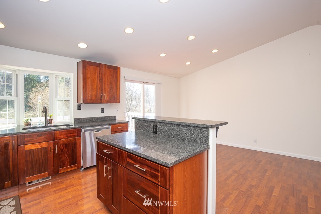 Property Photo: 916 Elm Street WA 98294
