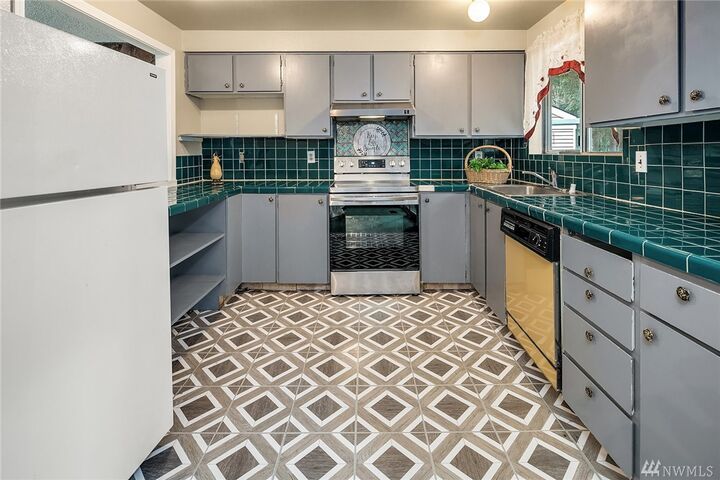 Property Photo:  26422 187th Ave SE  WA 98042 