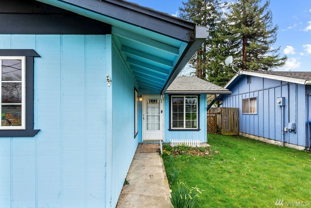 Property Photo:  906 Mill St  WA 98626 