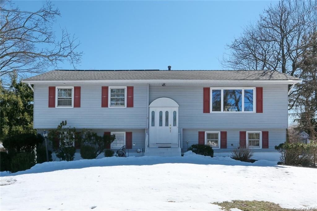 Property Photo:  8 Center Lane  NY 10956 