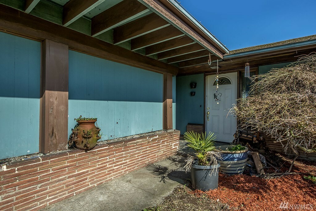 Property Photo:  11118 Cornell Ave S  WA 98178 