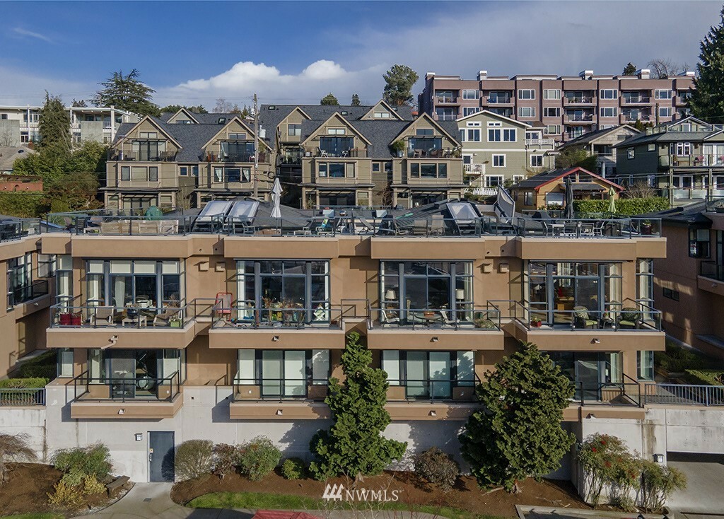Property Photo: 80 E Roanoke Street 13 WA 98102