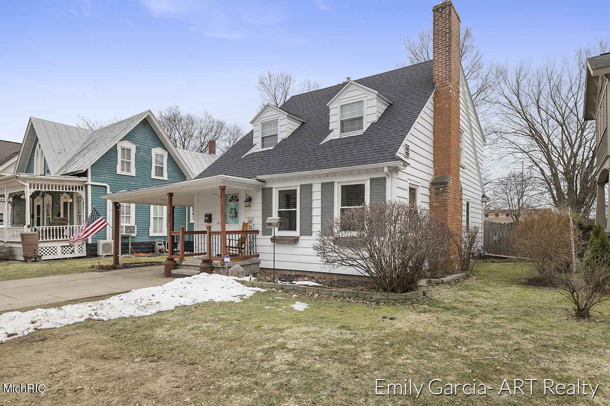 Property Photo:  221 Cutler Street  MI 49010 