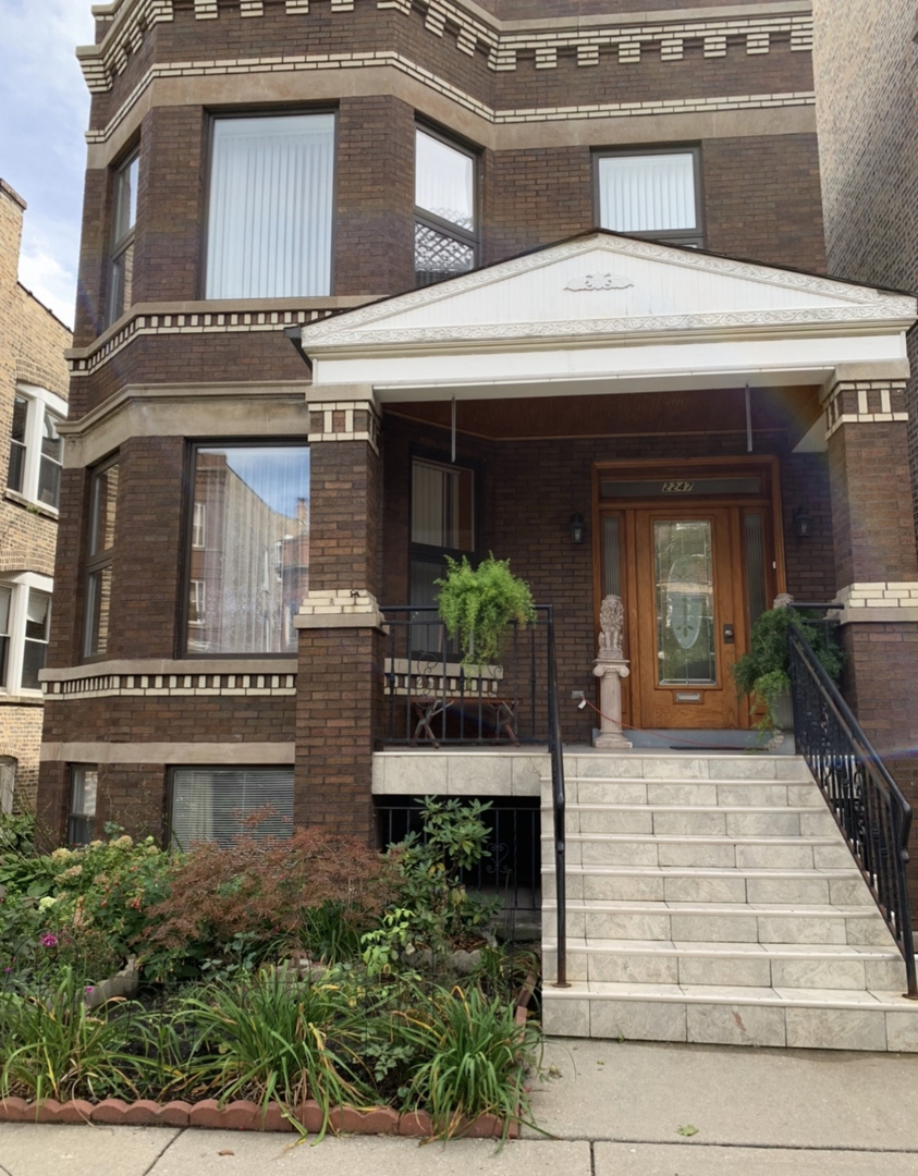 Property Photo:  2247 W Iowa Street 2A  IL 60622 