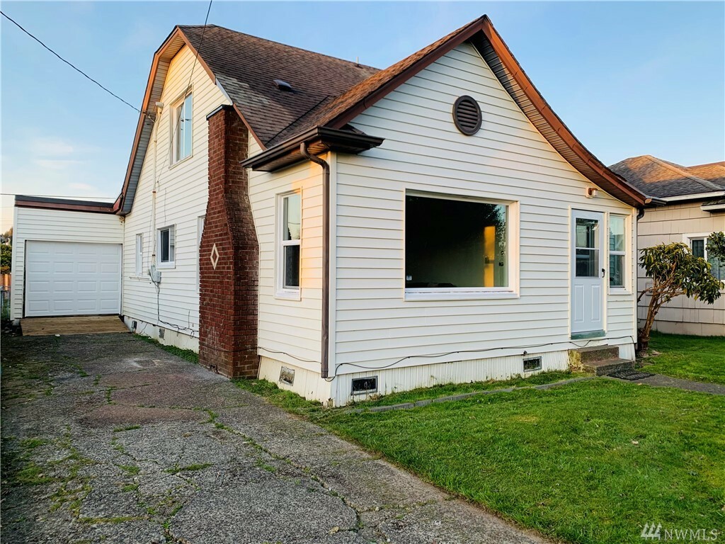 Property Photo:  1508 Morgan St  WA 98520 