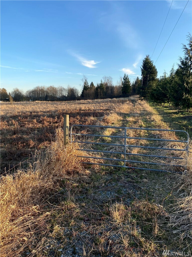 Property Photo: 1104 300th St NE WA 98292