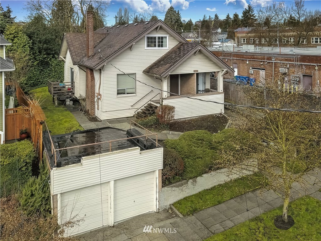 Property Photo:  4423 Latona Avenue NE  WA 98105 