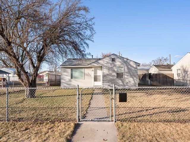 Property Photo:  1737 E Crown Ave  WA 99207 