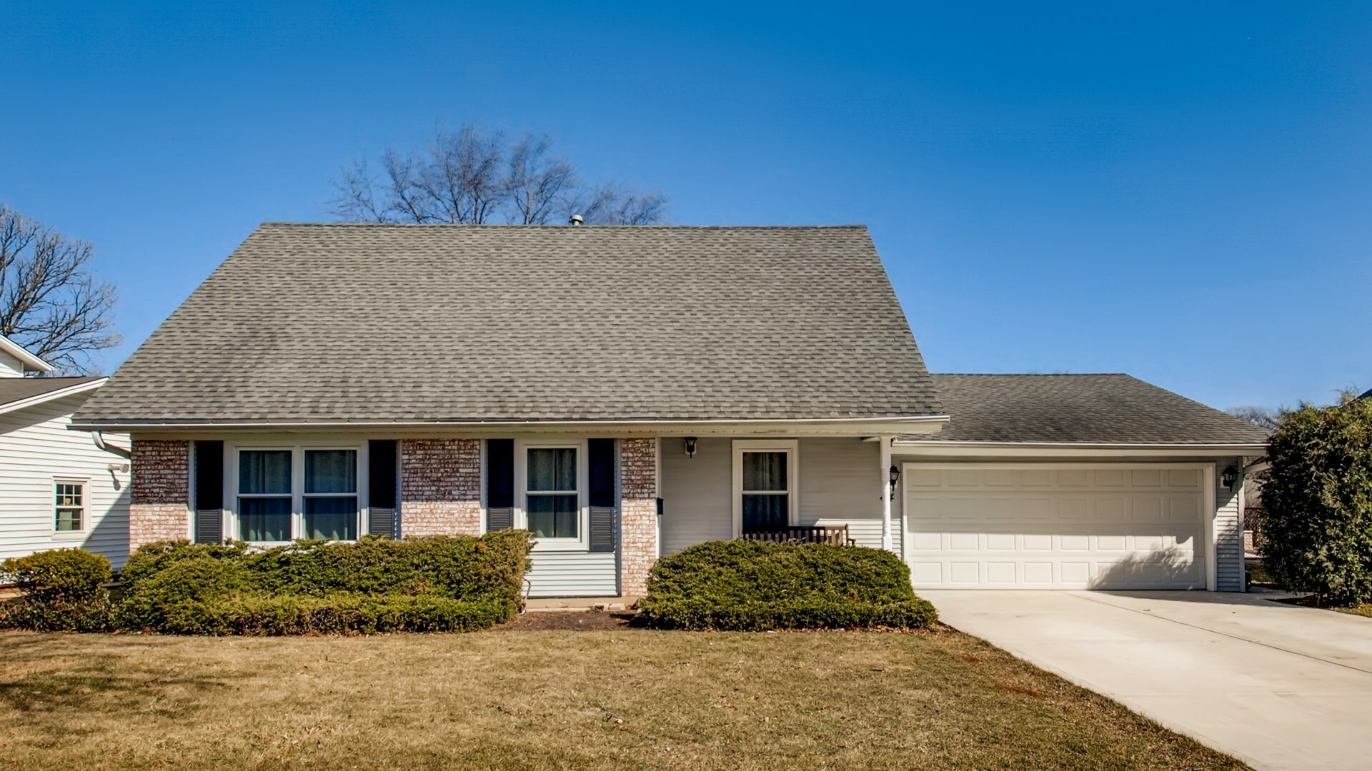 Property Photo: 44 Lonsdale Road IL 60007