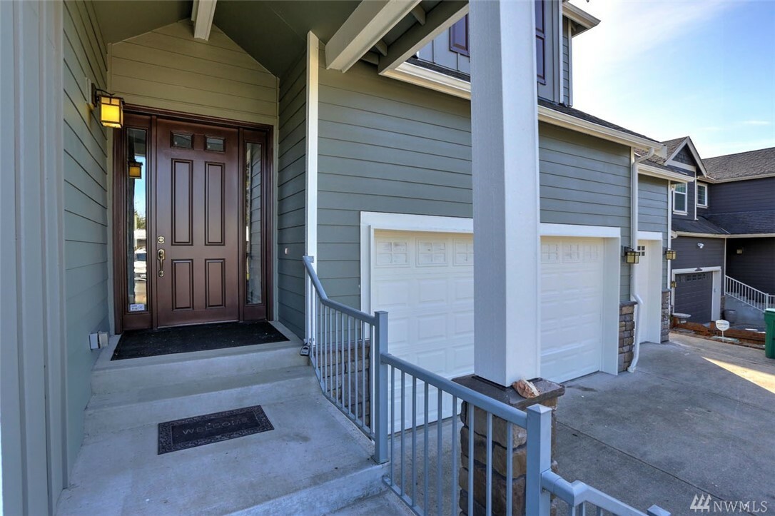 Property Photo:  2425 NE 20th St  WA 98056 