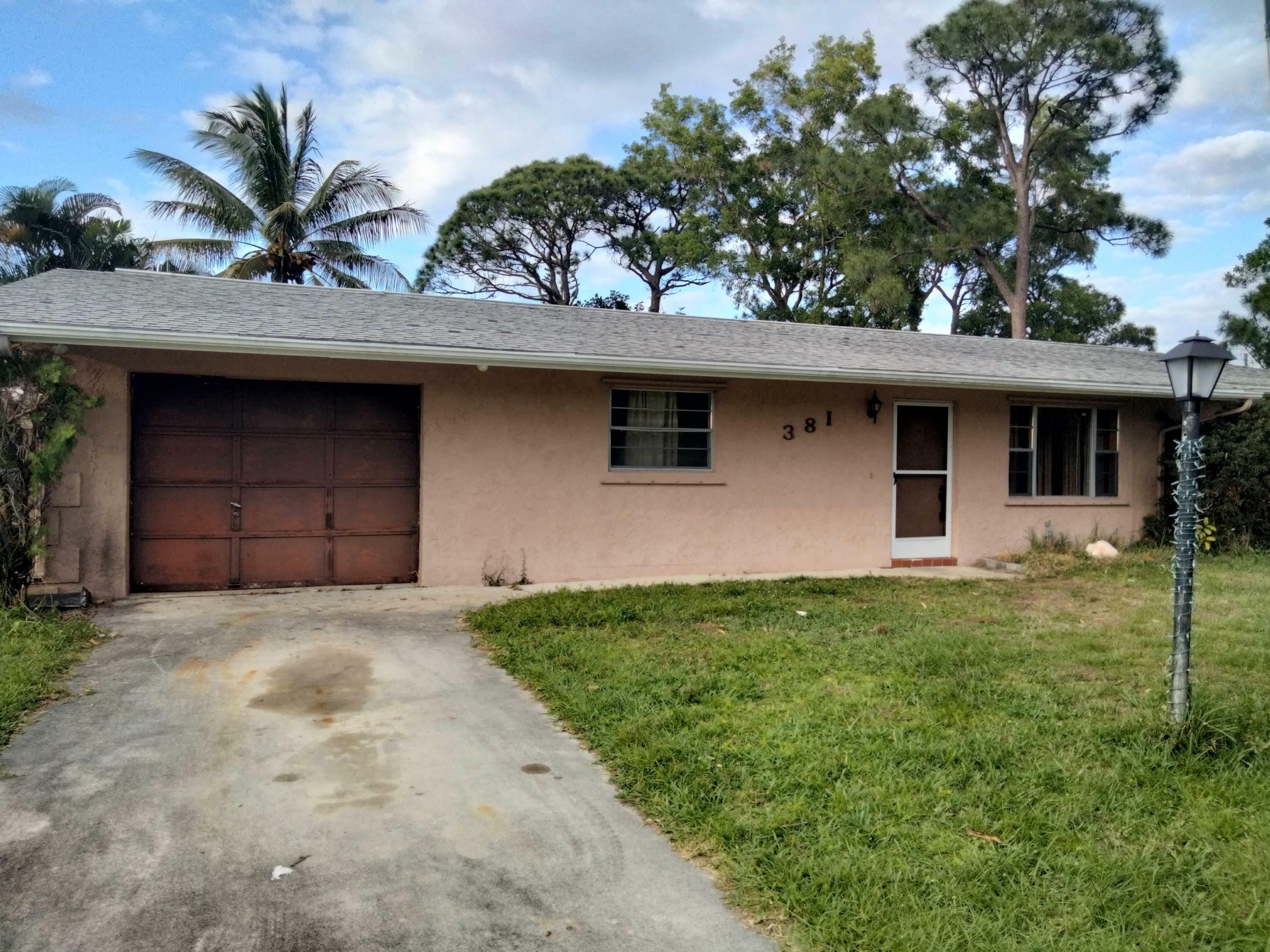 Property Photo:  381 SE Lancaster Avenue  FL 34984 