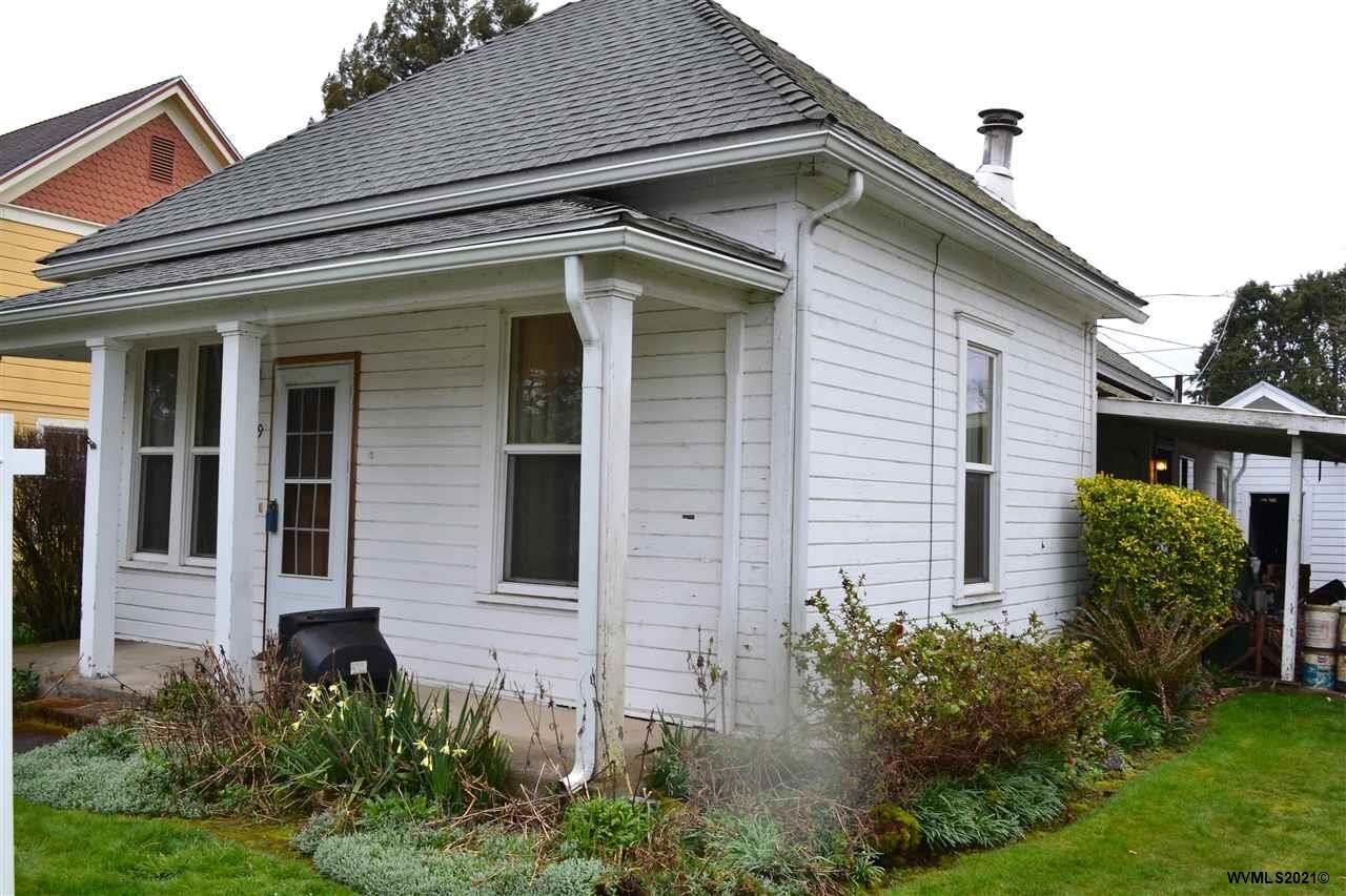 Property Photo: 319 18th St SE OR 97301
