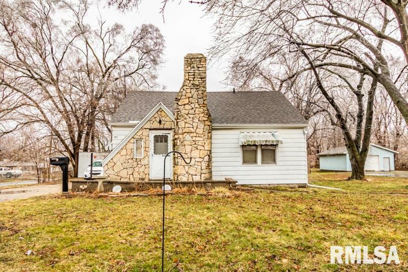 Property Photo:  2017 Broadway  IL 61554 