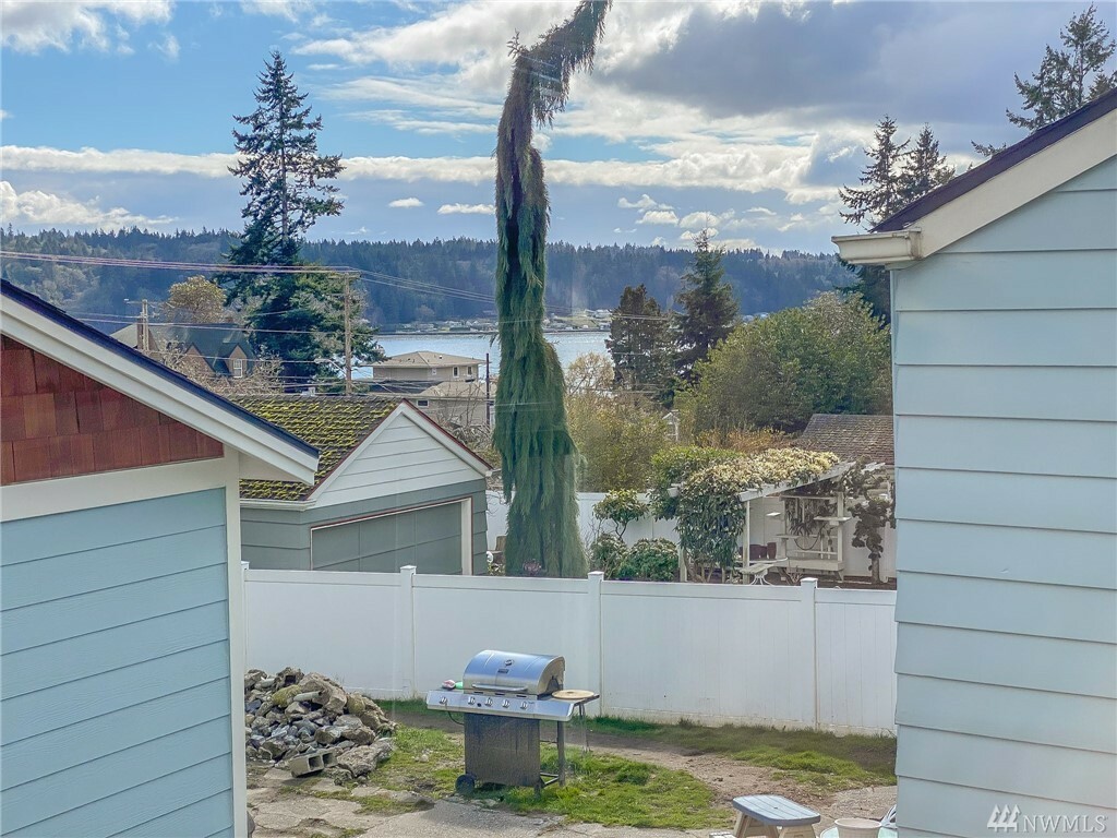 Property Photo: 1128 Vandalia Ave WA 98310