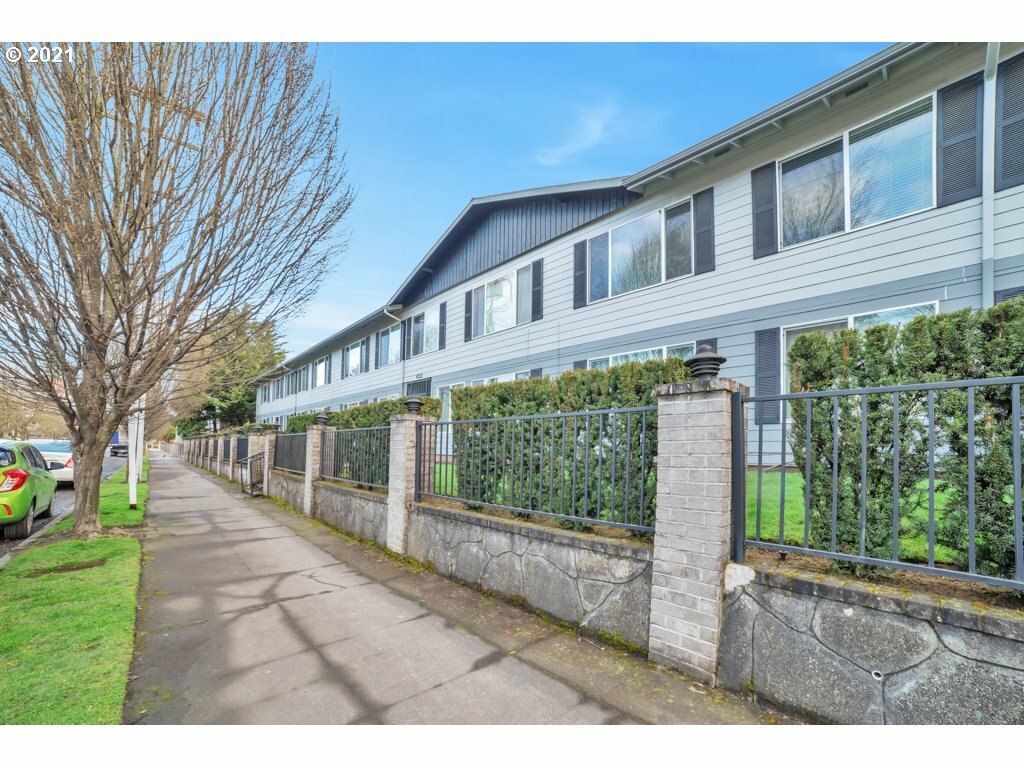 Property Photo: 9221 N Lombard St #9 OR 97203
