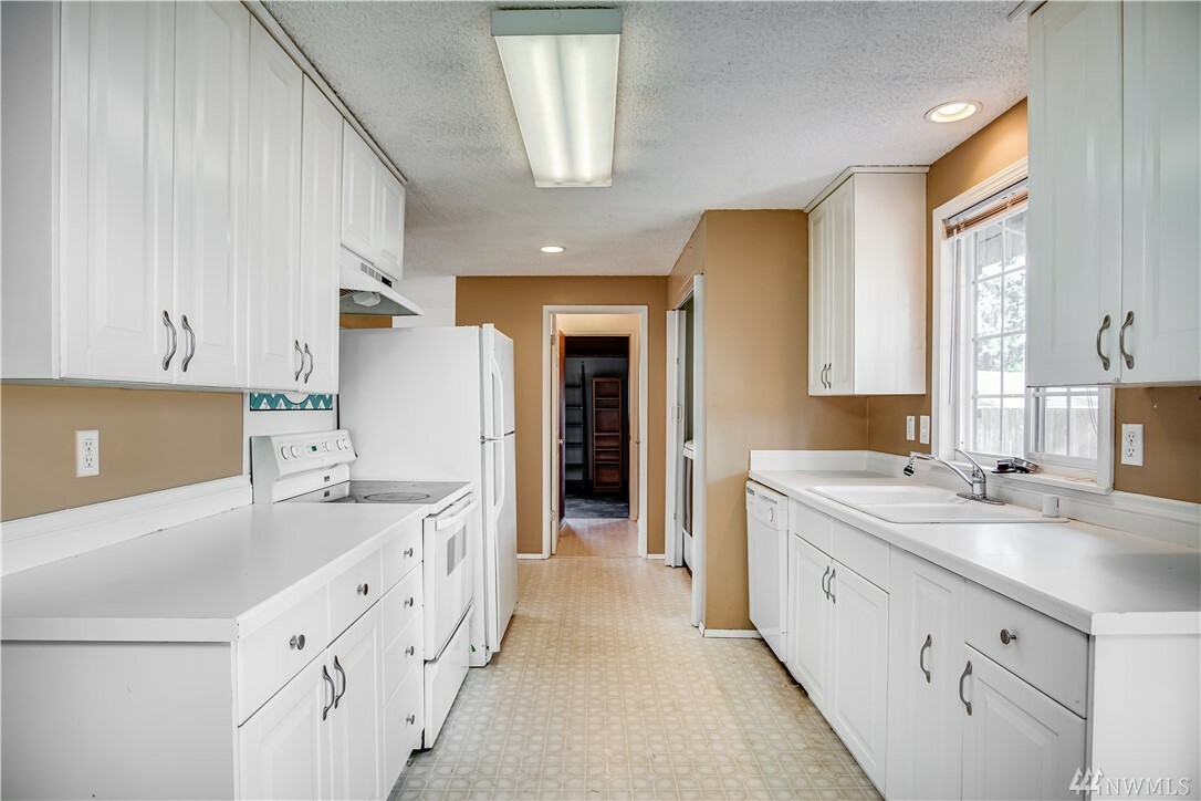 Property Photo:  6125 Sycamore Place  WA 98203 