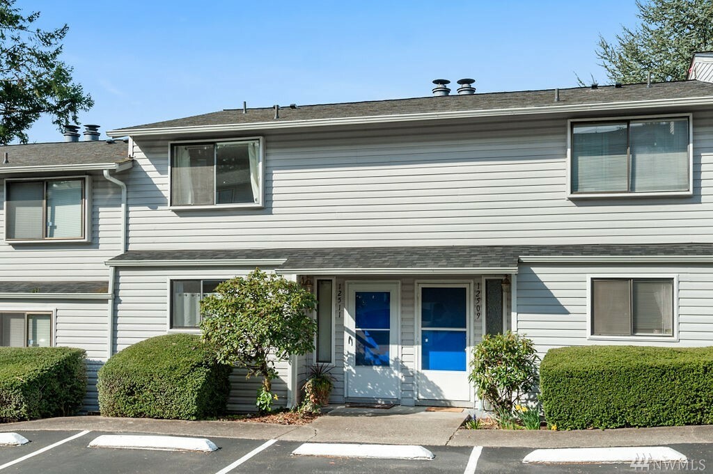 Property Photo:  12511 SE 30th St  WA 98005 