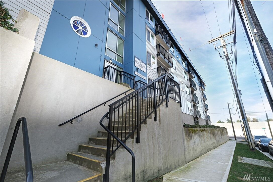 Property Photo:  9416 1st Ave NE 208  WA 98115 