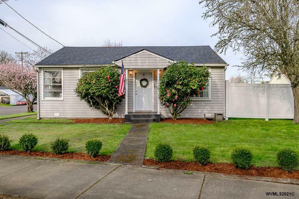 Property Photo: 1440 Marion St SE OR 97322-3360