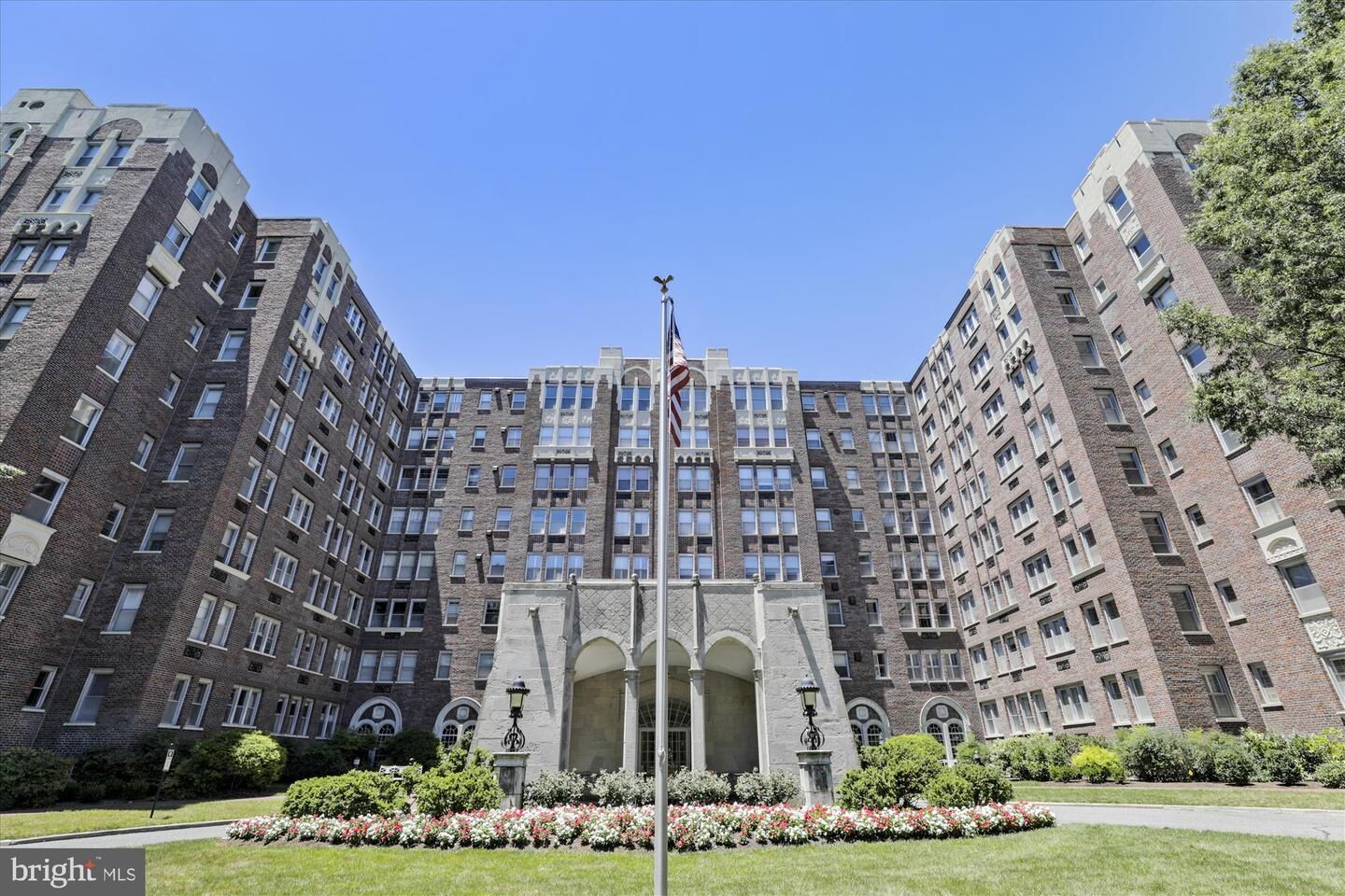 Property Photo:  3900 Cathedral Avenue NW 301A  DC 20016 