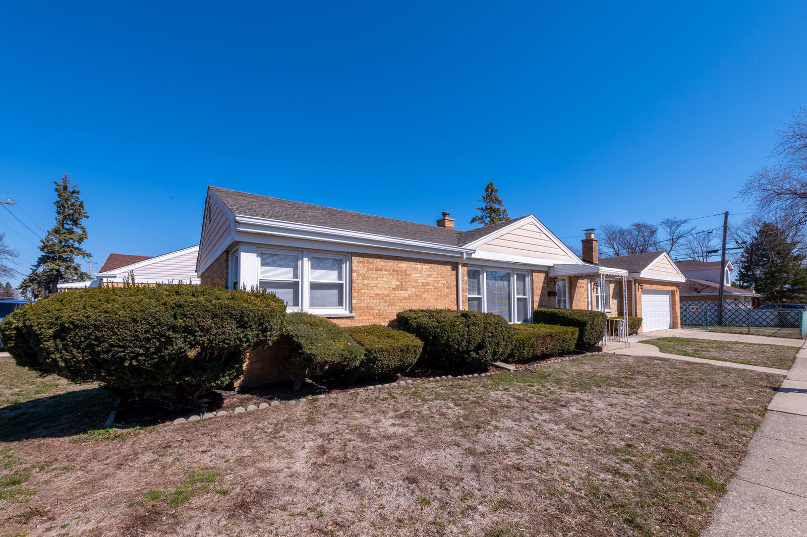 Property Photo: 1995 Lee Street IL 60018