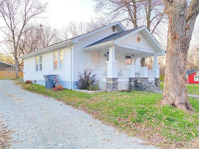 Property Photo:  405 North Middle   63640 