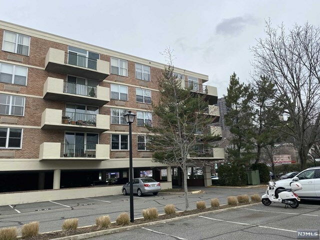 Property Photo: 200 Grand Cove Way 4J NJ 07020