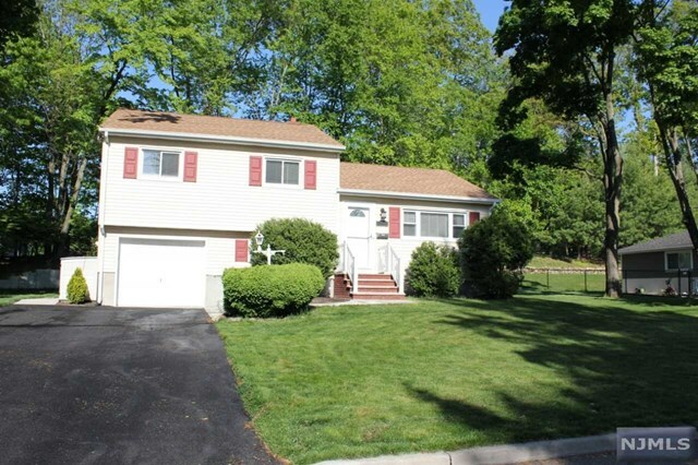 Property Photo:  7 Murray Road  NJ 07645 