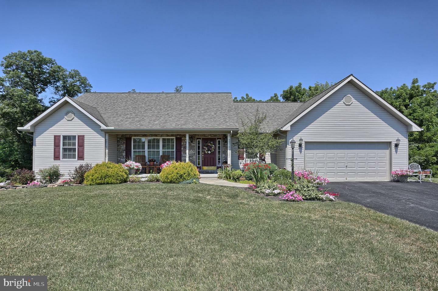 Property Photo: 1508 Rolling Meadow Road PA 17046