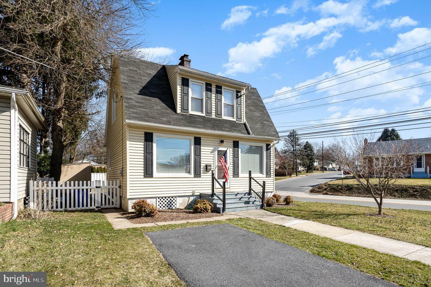 Property Photo:  2102 Page Street  PA 17011 