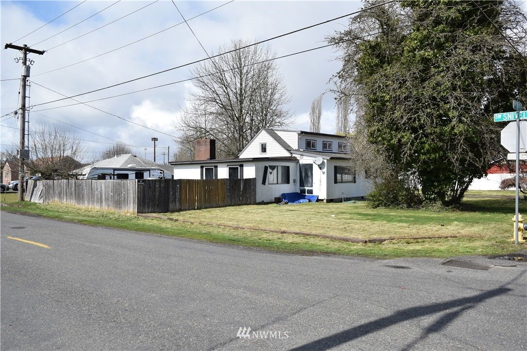Property Photo:  667 SW 19th Street  WA 98532 