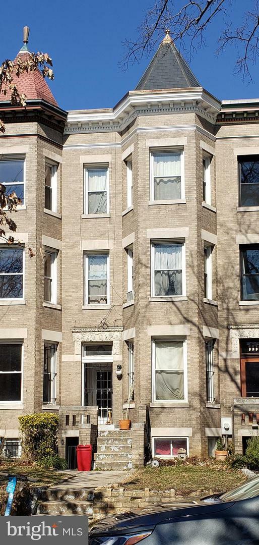 Property Photo:  1121 Lamont Street NW  DC 20010 