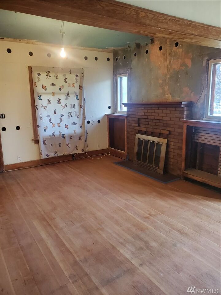 Property Photo:  2706 21st St  WA 98201 