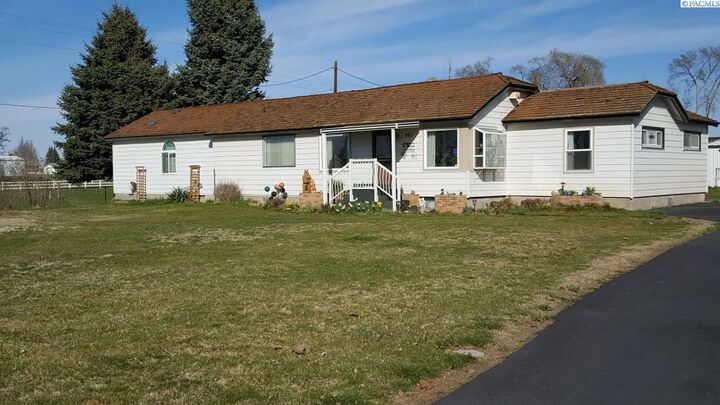 965 W Sunset Dr.  Burbank WA 99323-9683 photo