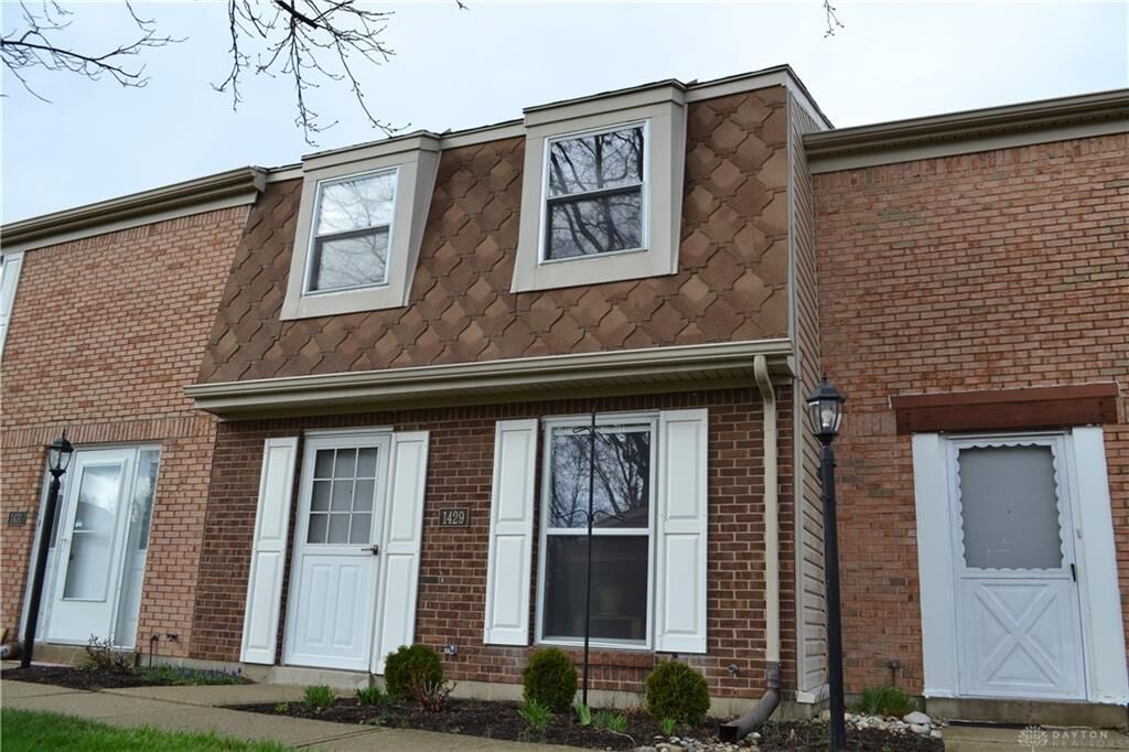 Property Photo: 1429 Crown Point Court OH 45434