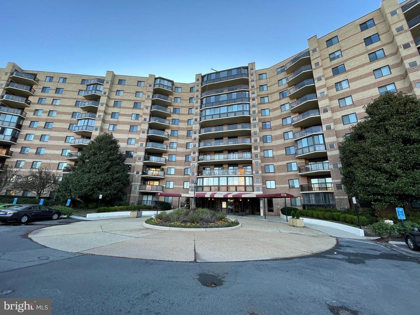 Property Photo: 8370 Greensboro Drive 803 VA 22102