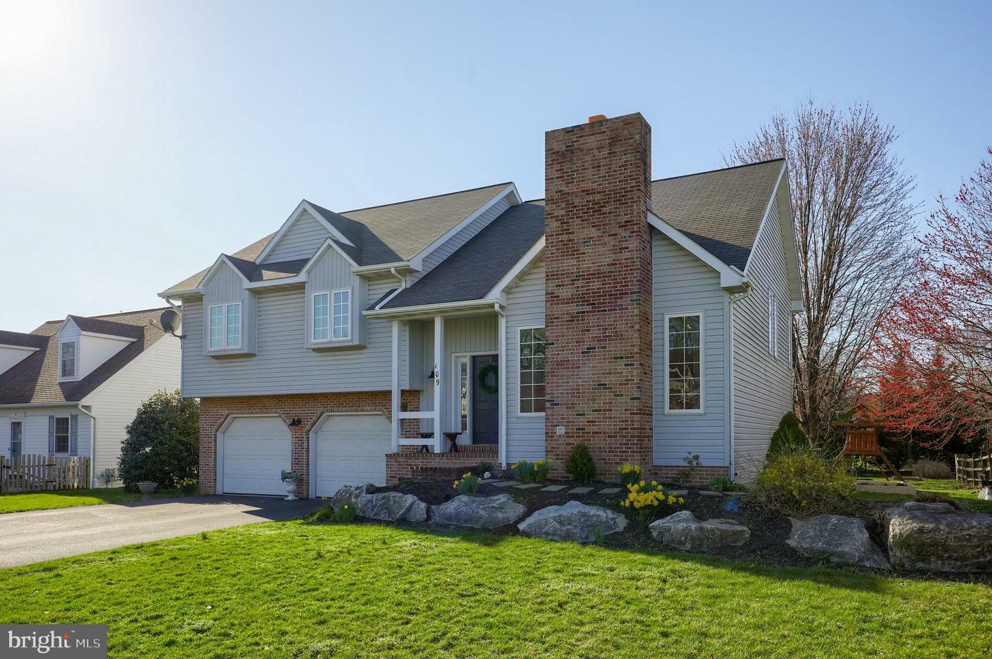 Property Photo: 109 Windsock Way PA 17557